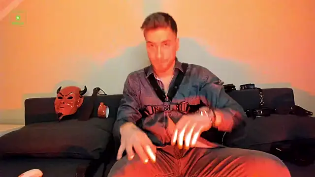 Harvey Wiliams online show from April 3, 5:15 am