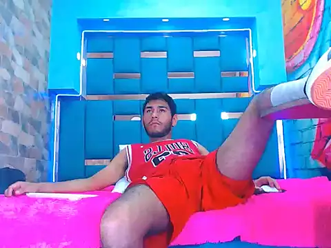 warmNoah online show from March 12, 7:54 pm