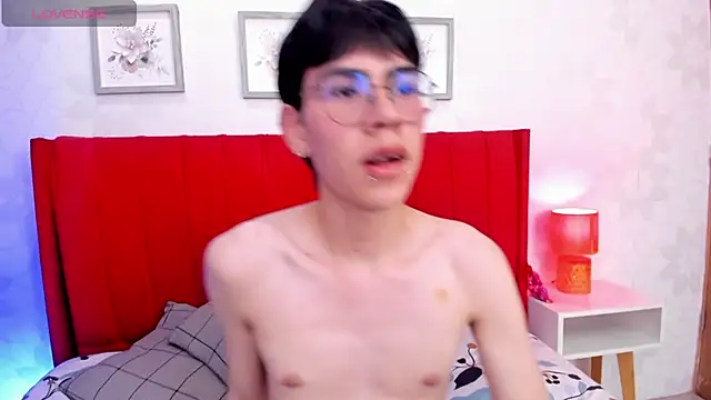 Demian Hush online show from February 26, 3:08 am