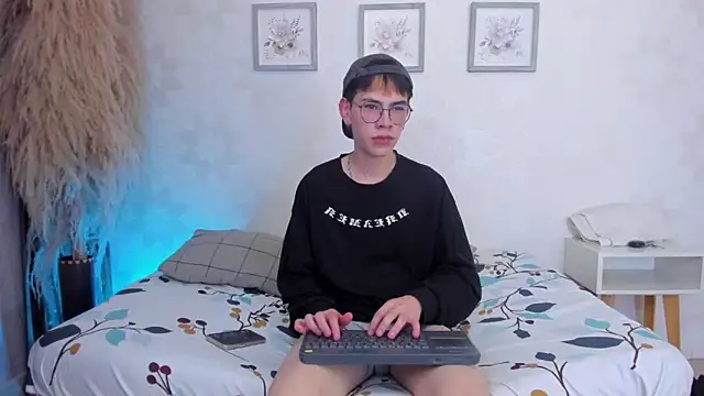 Demian Hush online show from February 7, 7:19 pm