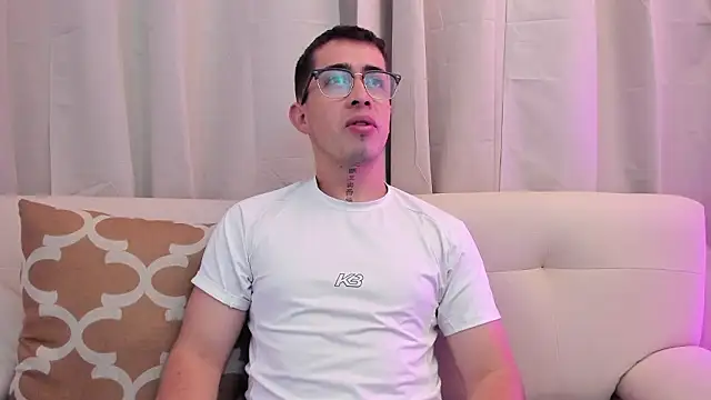 Tommas Jhonson online show from February 17, 3:38 am