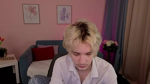 Snapshot of JameMiller chatting on February 19, 7:16 am JameMiller online show from February 19, 7:16 am