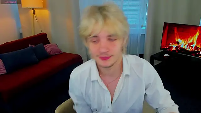 Snapshot of JameMiller chatting on February 25, 7:31 am JameMiller online show from February 25, 7:31 am