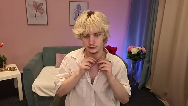 Snapshot of JameMiller chatting on February 20, 9:05 pm JameMiller online show from February 20, 9:05 pm