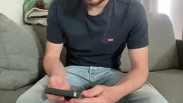 lechouilleur44 online show from April 21, 11:16 am