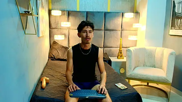 skinny jean  online show from April 13, 9:04 pm