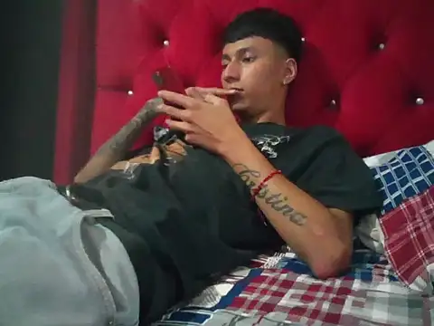 glopetitooo online show from March 6, 6:43 am