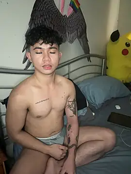 knownasreign online show from April 26, 4:43 am