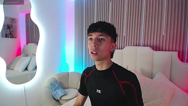 Aiden Rivers  online show from March 3, 1:07 pm