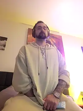 LargeLith online show from March 6, 10:18 pm