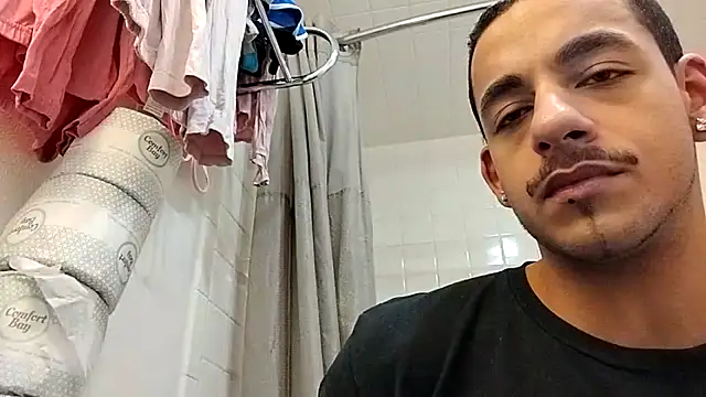 momo0208 online show from February 20, 8:32 pm