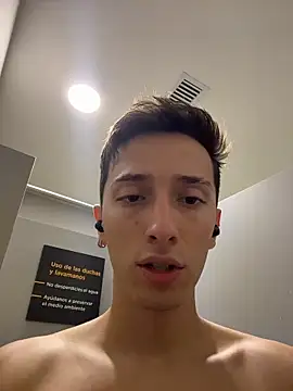 Thiago Jones1 online show from March 5, 6:48 pm