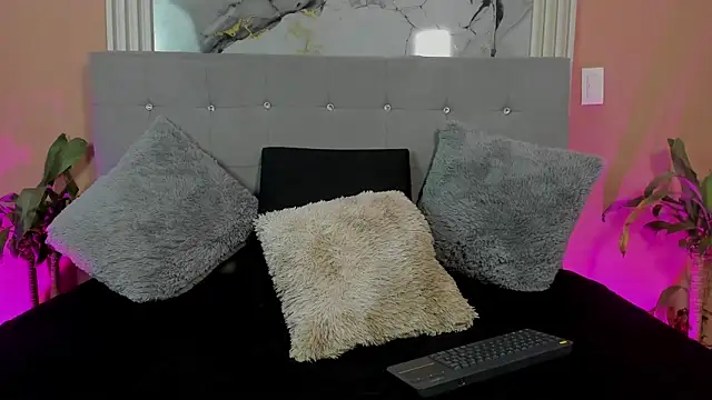 Eros Lux online show from April 9, 12:11 pm