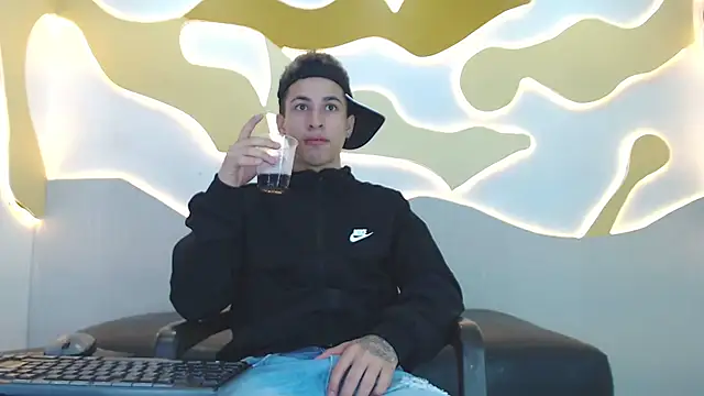 Hollmanhot online show from June 3, 7:41 pm