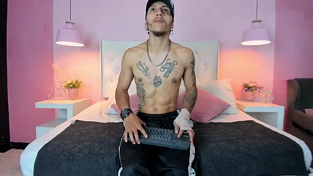 DanteLuxx online show from March 21, 3:32 am