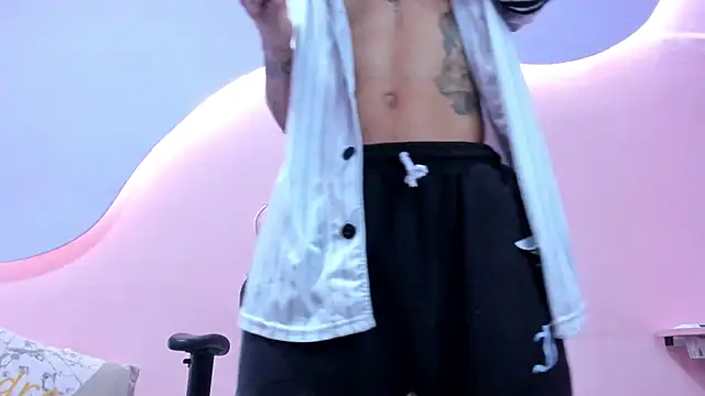 DanteLuxx online show from April 11, 7:45 am