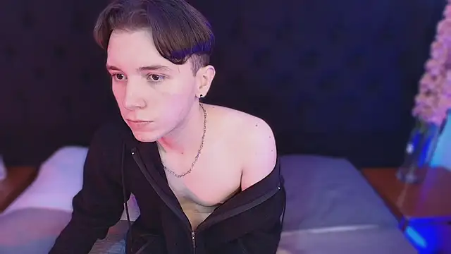 hollannd  online show from March 27, 4:19 pm