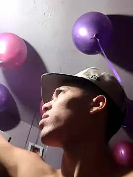 taylorfavorite 28 online show from February 28, 4:50 pm