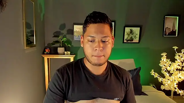 Akon 2XXX online show from April 7, 11:05 pm