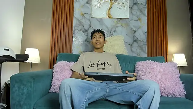 SKINNY BOYXXX online show from March 13, 7:38 am