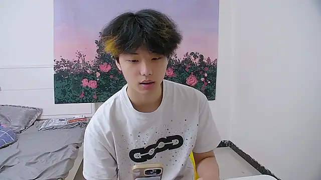 icecream-002 online show from April 14, 1:11 pm