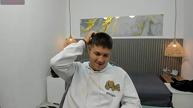 AlessandroFranco online show from May 5, 1:24 pm