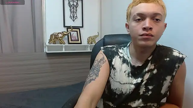 AllanVicent online show from March 13, 2:24 pm