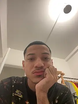 onllyguh22 online show from March 11, 12:50 am