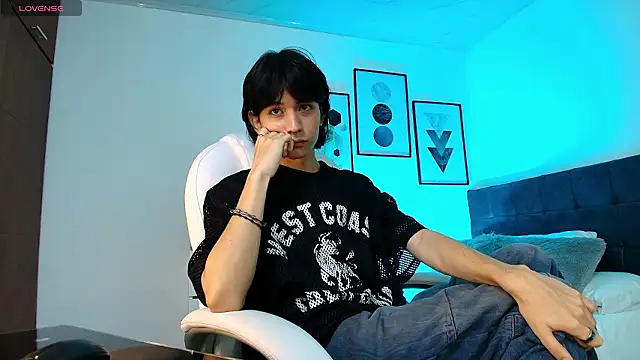 alexconsanii online show from March 23, 11:43 pm