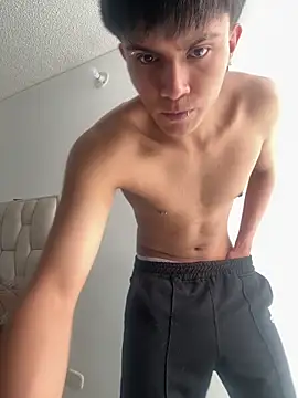 LYAN DYLAN online show from March 31, 2:19 pm