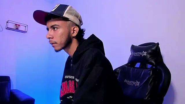 Red 4KT online show from March 25, 9:41 pm