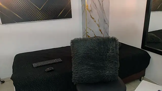 GoldenDesireX  online show from May 8, 7:36 pm