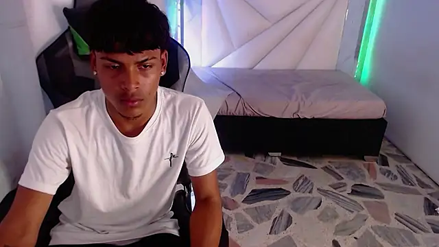 Angel foxc  online show from April 7, 10:21 pm