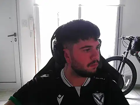 Tubabymaldito1 online show from April 8, 8:06 pm