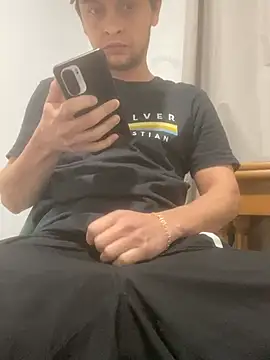 JuanF0304 online show from April 11, 6:22 pm