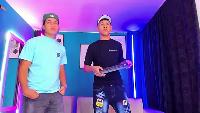  HotWildwolves online show from April 15, 7:36 pm