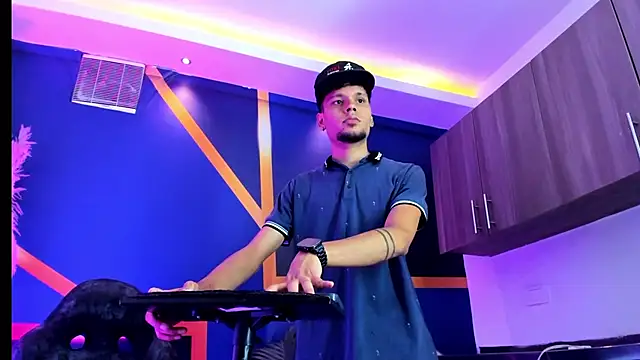 Iam steven  online show from April 30, 7:37 am