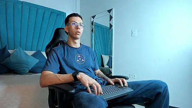 OliverThompsonJS online show from June 24, 5:32 am