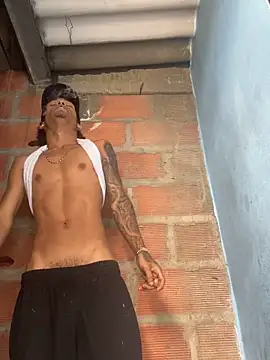 JuanLpLp online show from April 17, 3:04 pm