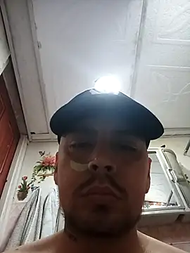 chris199615 online show from May 9, 1:01 pm