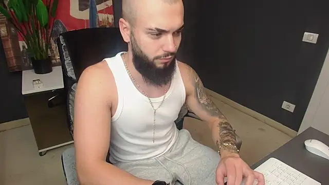 OscarWillss online show from June 6, 4:18 am
