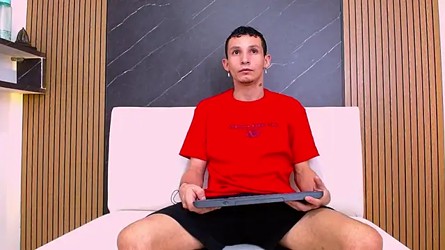 Isak Berekoa online show from June 2, 11:33 am