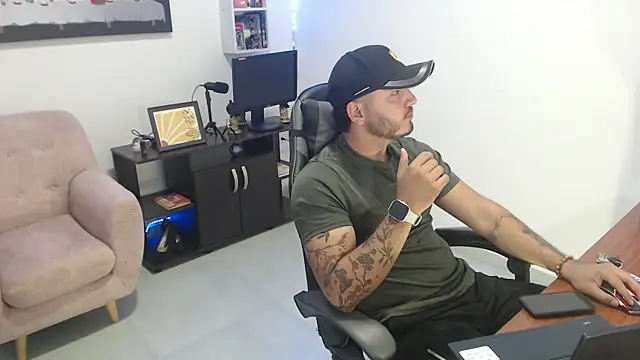 Thiago 420 online show from May 25, 11:00 pm