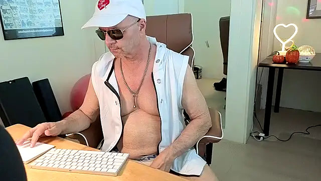 hotdadbod online show from October 17, 8:35 pm