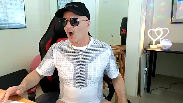 hotdadbod online show from February 9, 9:39 pm