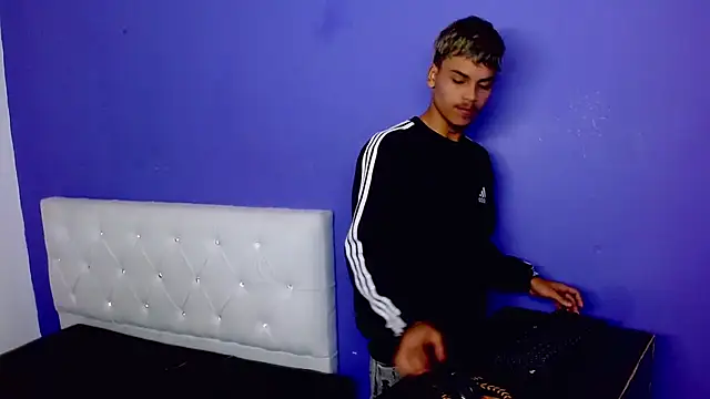 Angel foxc13 online show from June 24, 3:20 am