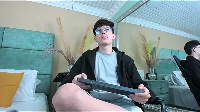 AngeloBocellii online show from July 13, 1:46 pm