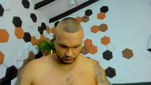 CharlieGrifinX online show from June 1, 7:36 pm