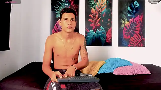 Luxury Guy online show from May 28, 11:52 am