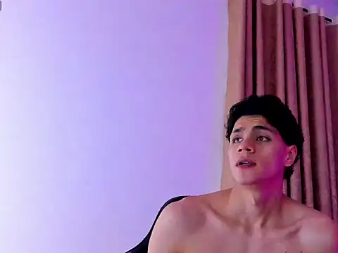Ithan Hott online show from June 3, 4:47 am